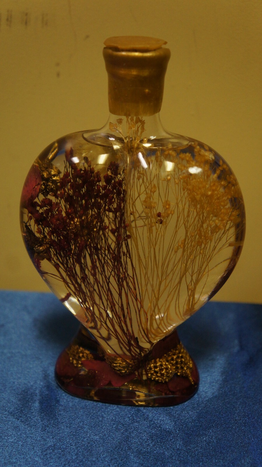 HEART SHAPED FLORAL DISPLAY W WATER W LID 8″ TALL GLASS