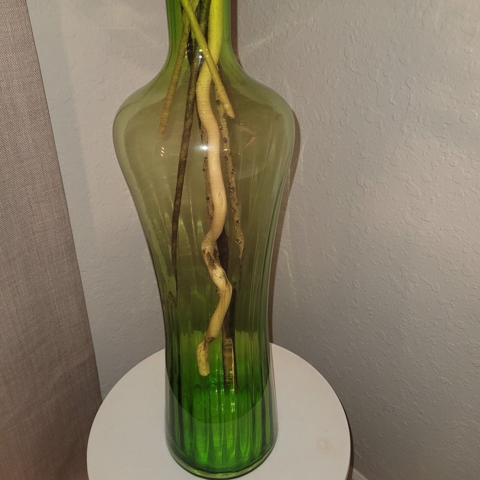 Artificial Hydrangea Flower Arrangement in Clear Green Glass Vase