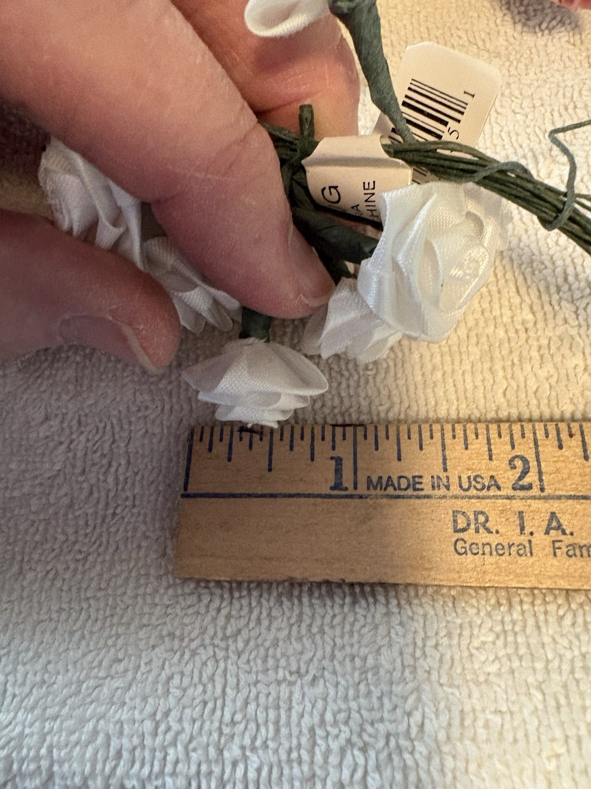 Vtg Lot Of 25 Bundles Mini Rose Artificial Poly Silk Wired Flowers