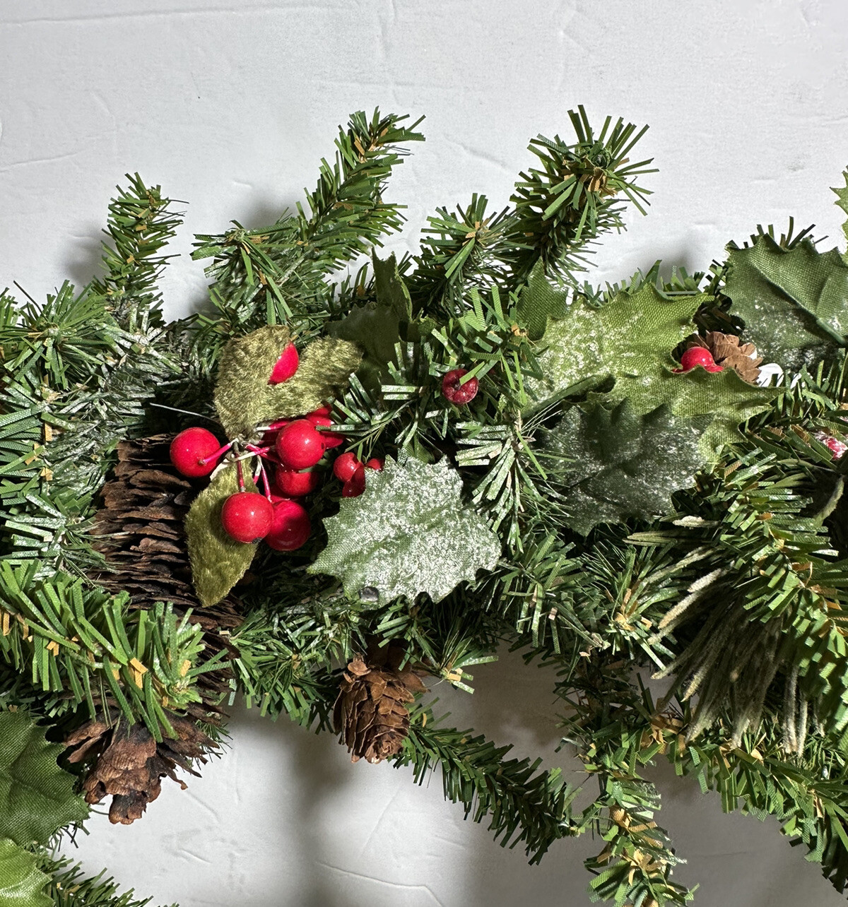 Vintage Garland Natural Berry Pine Style Christmas Door Wreath 18”