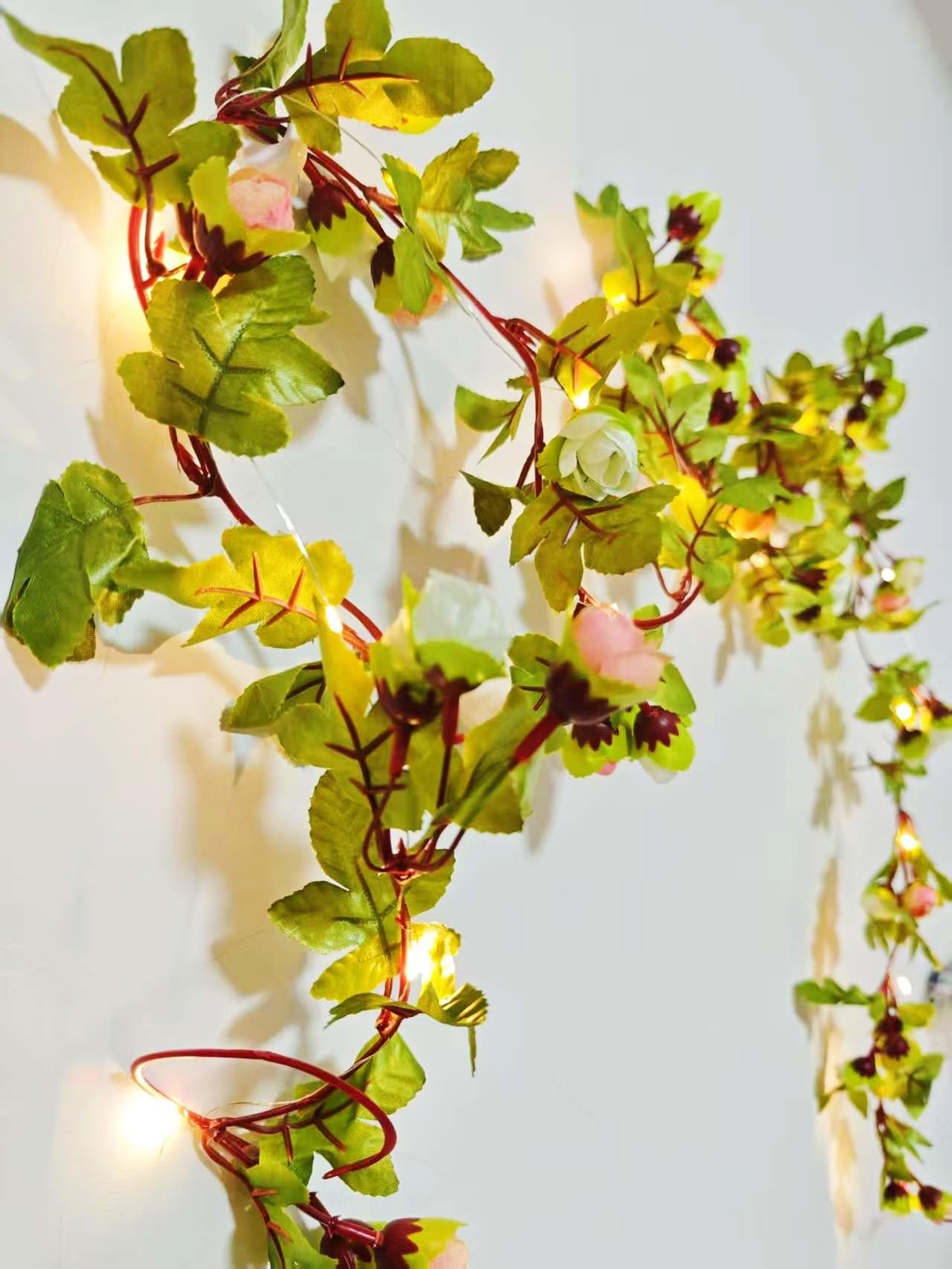 Artificial Rose Vine Garland Lights 20 LED 45 Flowers USB Operated Flower Gar…
