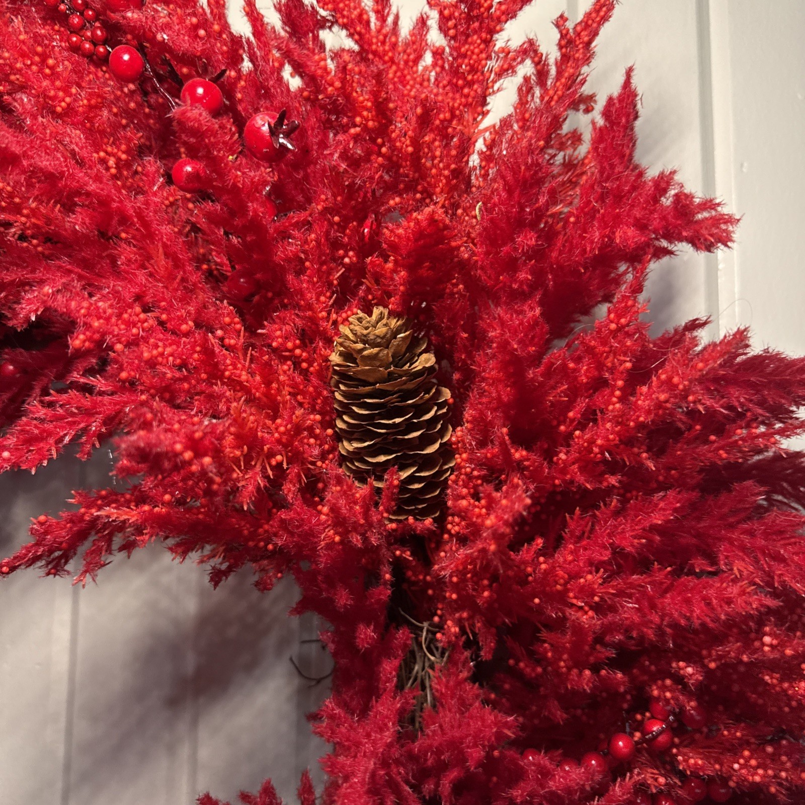 Beautiful Fluffy Red Christmas Wreath Berries Pinecones 27”