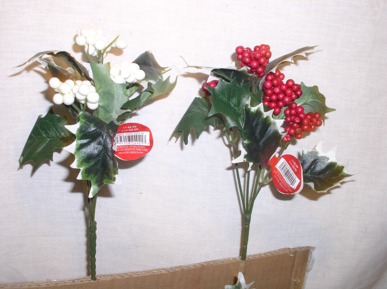 12 RED + 12 WHITE NEW ASHLAND CHRISTMAS HOLLY BERRY BUSH SPRIG SILK FLOWER BUNCH