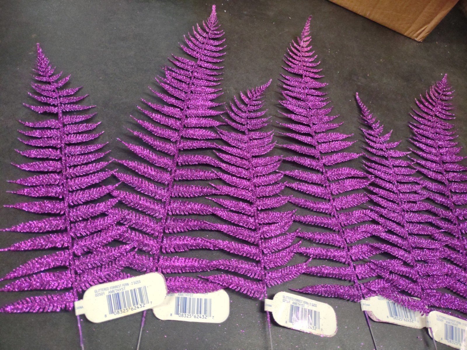 6 Pieces Amethyst Purple Glittered Retro Plastic Forrest Fern, 2 Sizes 15″ & 24″