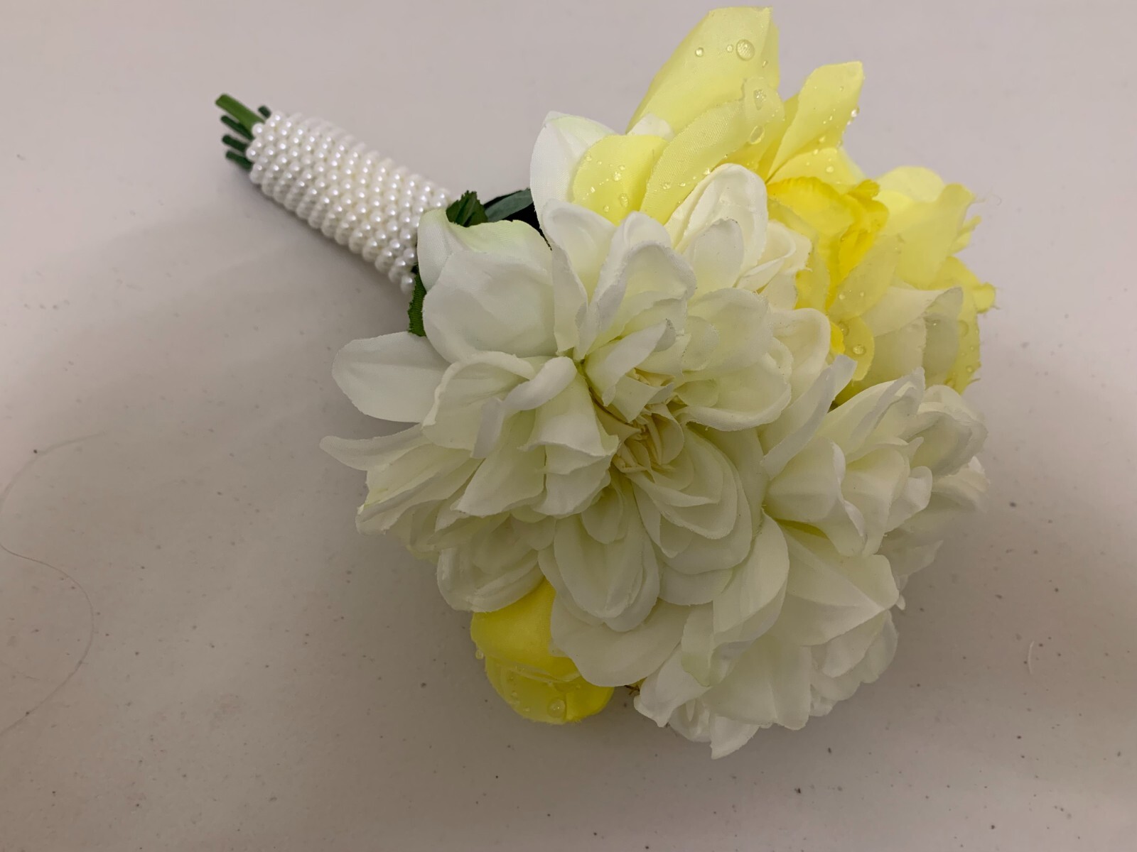 FLORAL WHITE &YELLOW ROSE FLOWER BOUQUET W/ WHITE PEARL HANDLE EVENTS & WEDDING