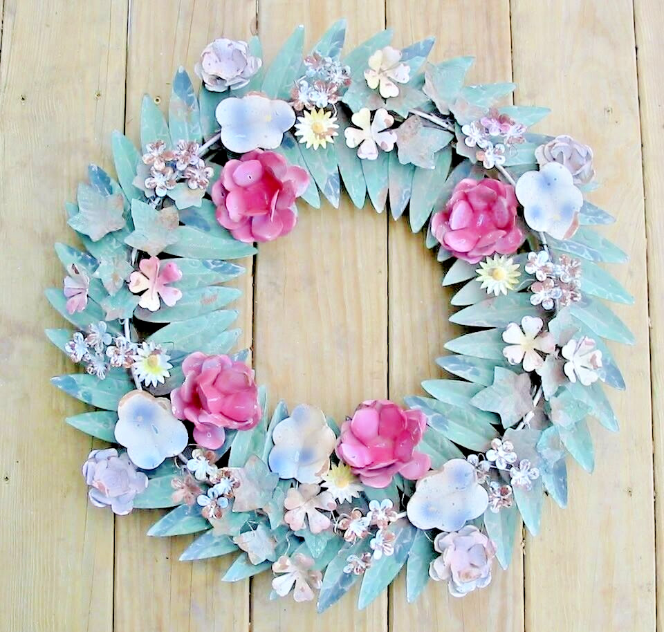 Cody Foster TIN Floral Flowers and Leaves Laurel Wreath 23 inches EUC