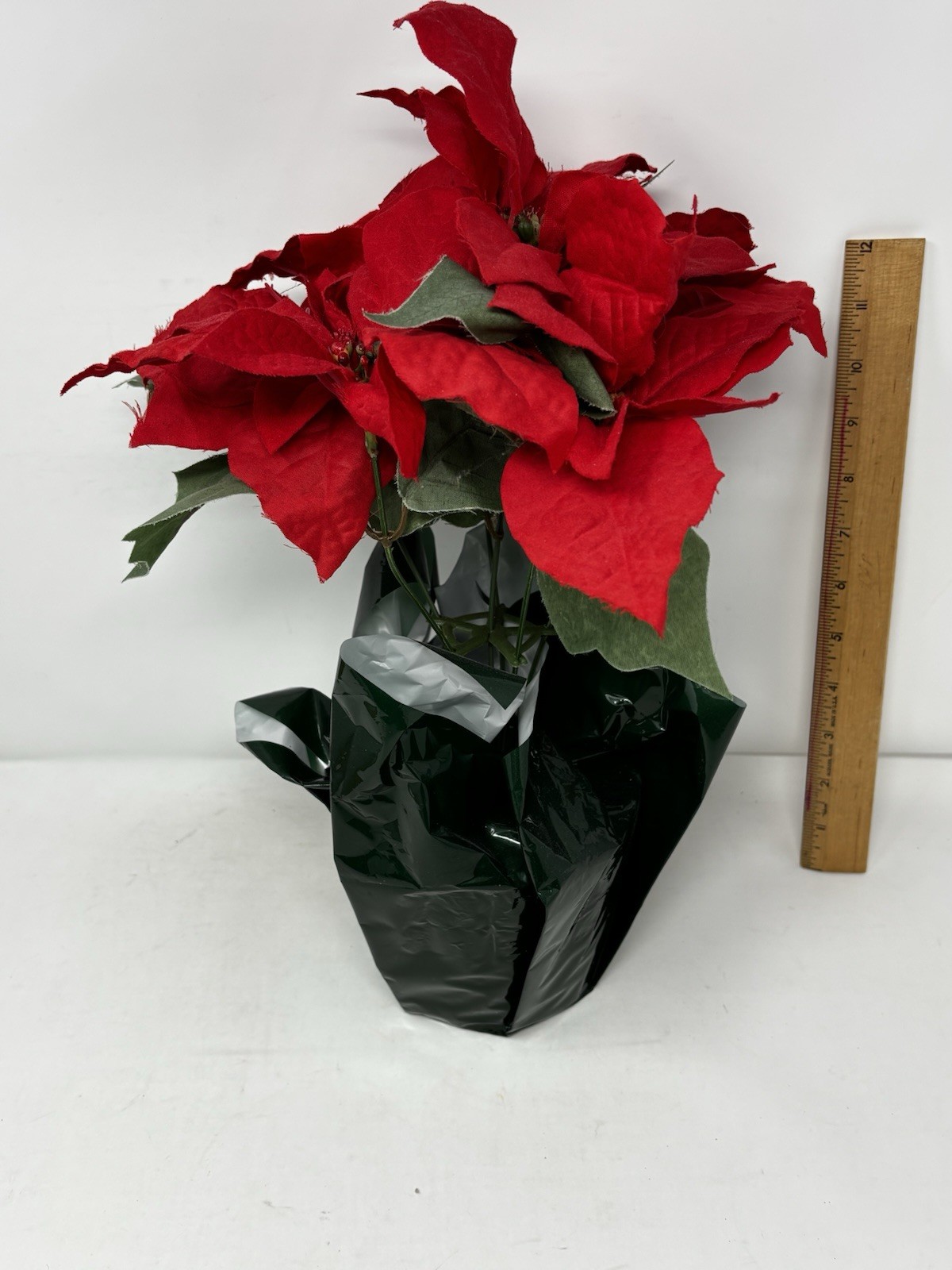 14” Poinsettias Artificial Christmas Flowers Paper like feel 6 stems VTG in pot