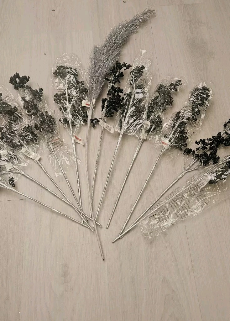 ASHLAND FLORAL DECOR BLACK AND SILVER, 11 PIECES