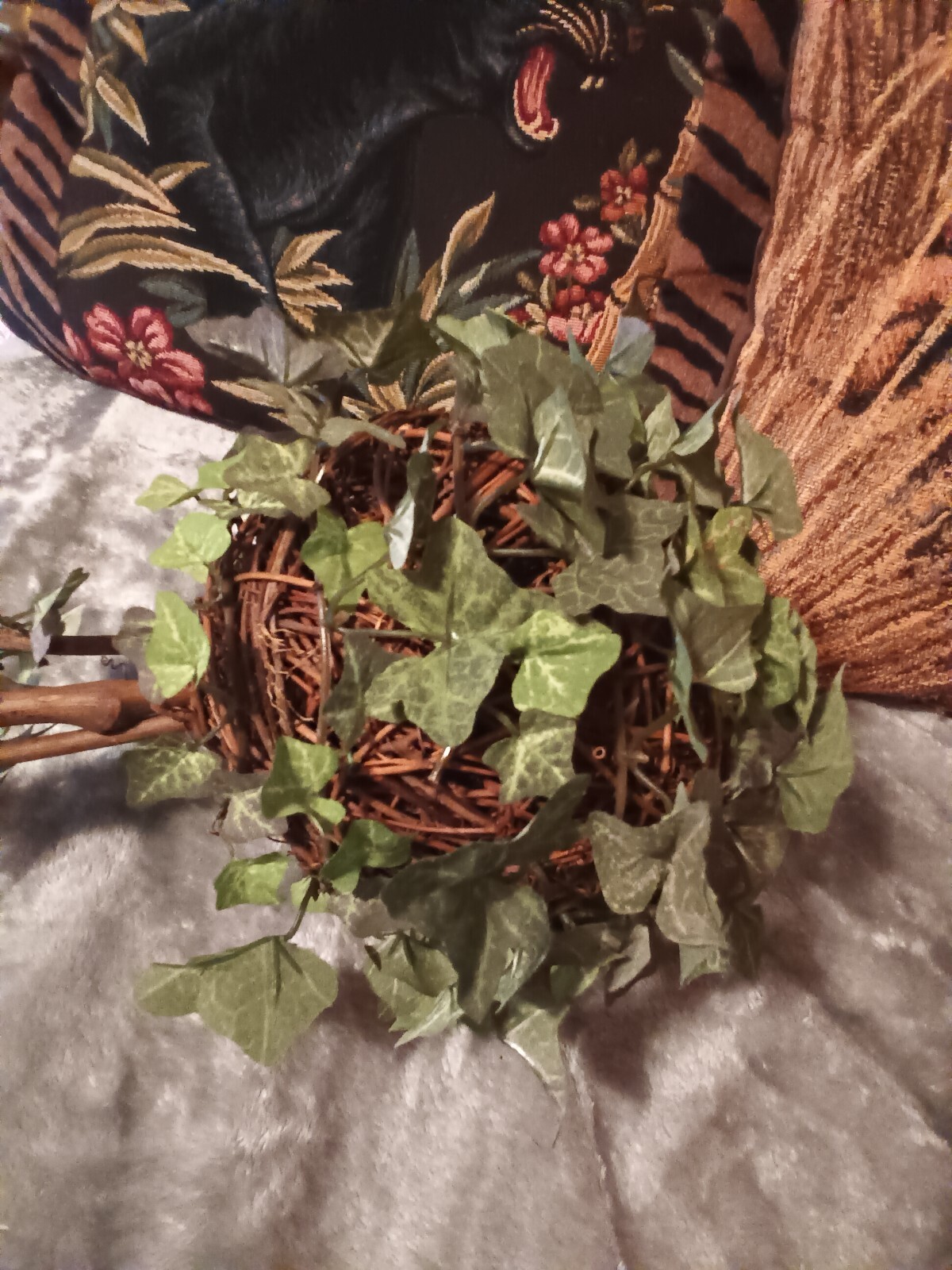 Ivy topiary ball tree in green pot,artificial.