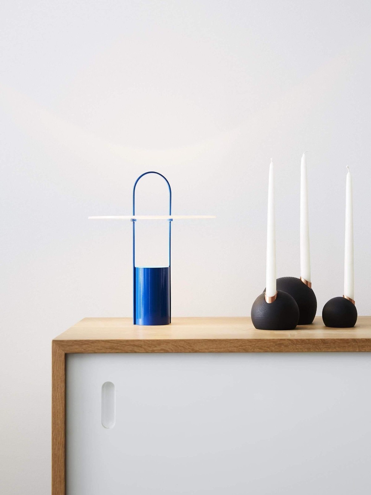 Modern Minimalist Table Lamp – Soft Ambient LED Light | Contemporary Home Decor