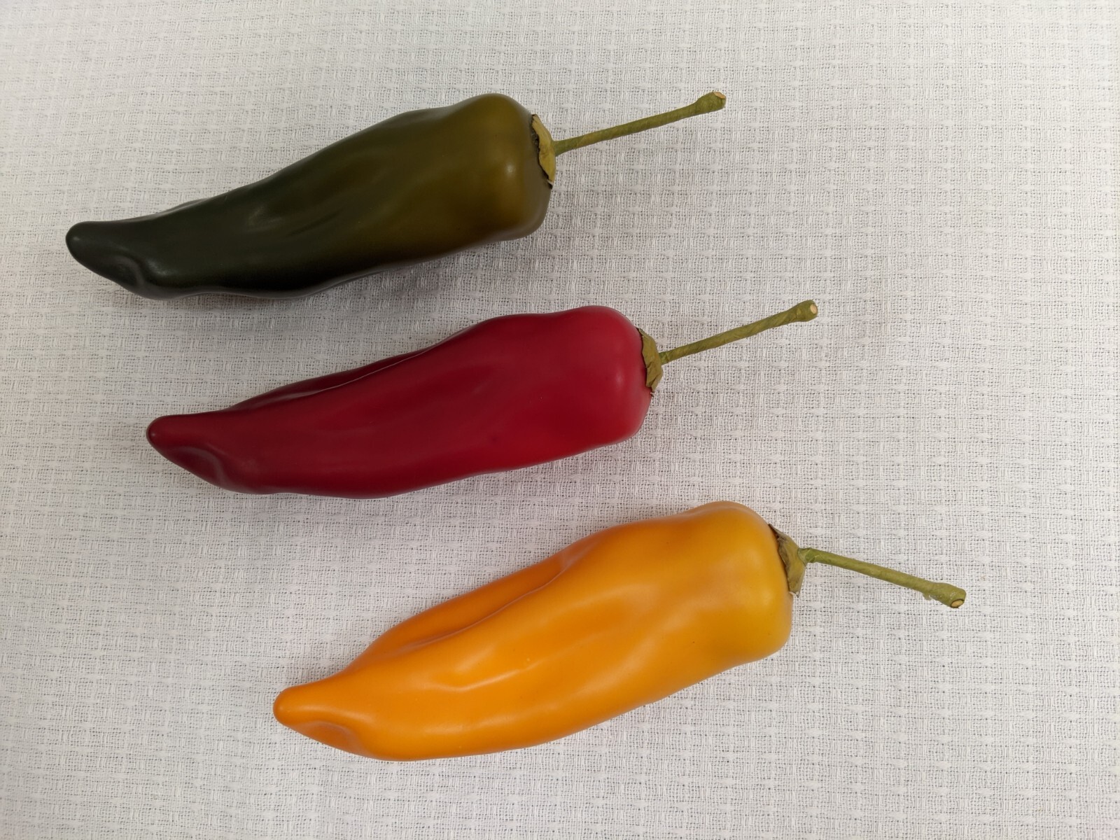 3 Chili Peppers Red Yellow Green Plastic SW Kitchen Decor Clean Nice Mint