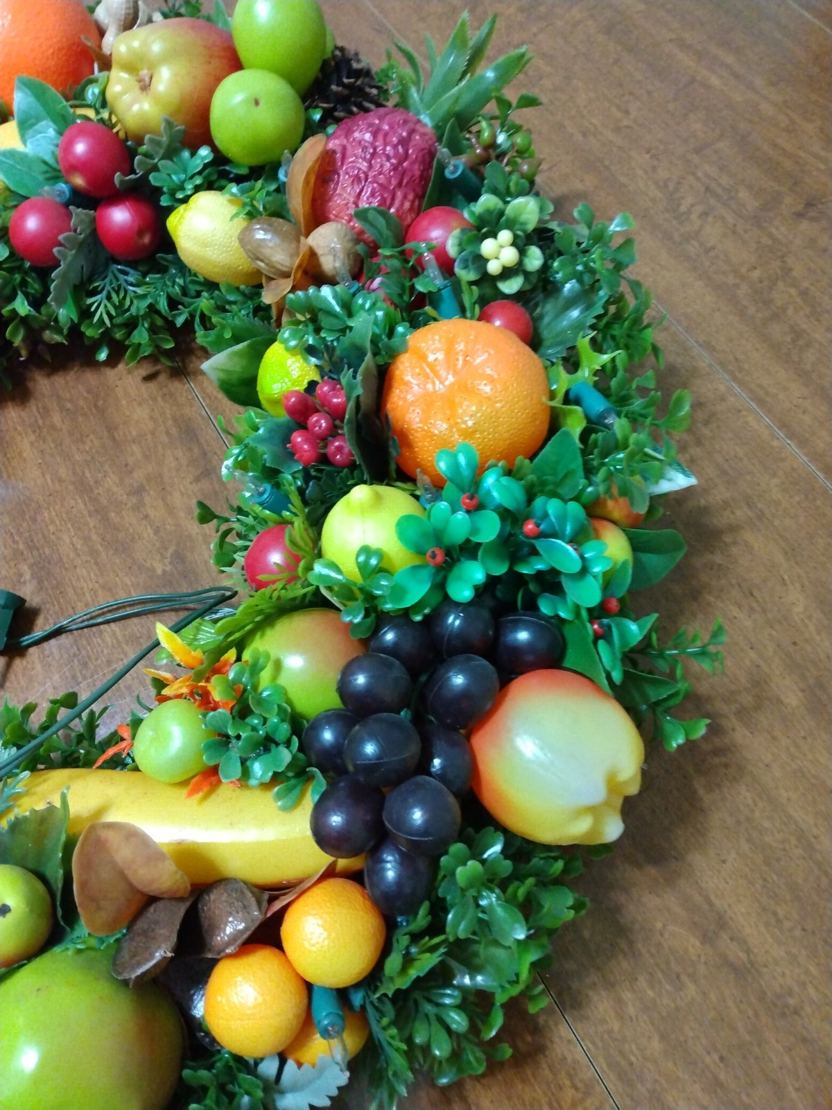 VTG Fall Christmas Door Wreath Large 23″ Fruit Nuts Apples Berries Lighted w/Bow