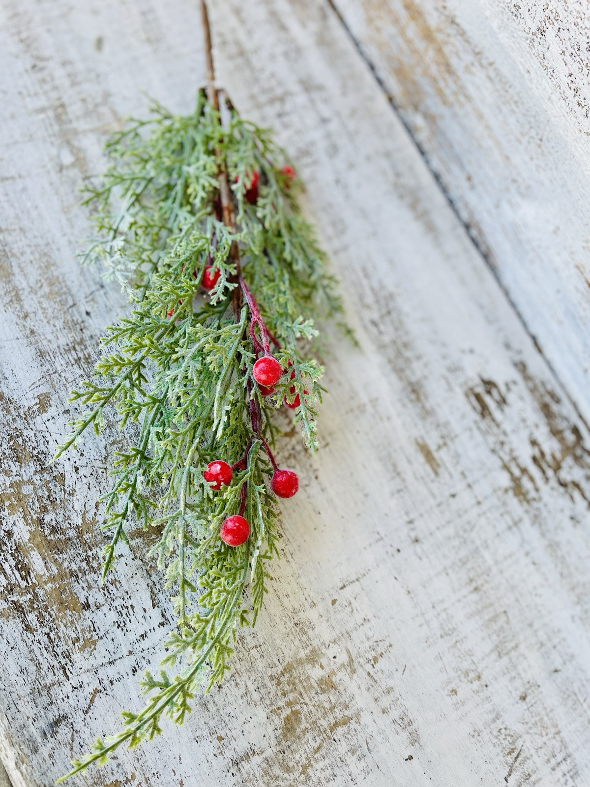 Snowy Cedar & Sugar Berry Spray