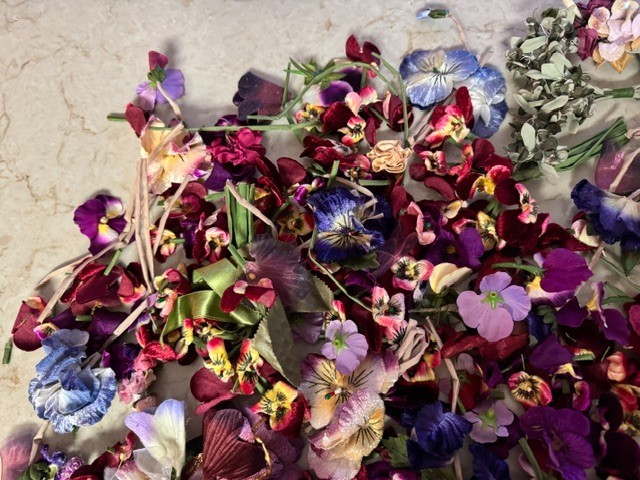 LOT Artificial Small Flower Joblot Mix Floral Craft Flowers Multicoloured G21