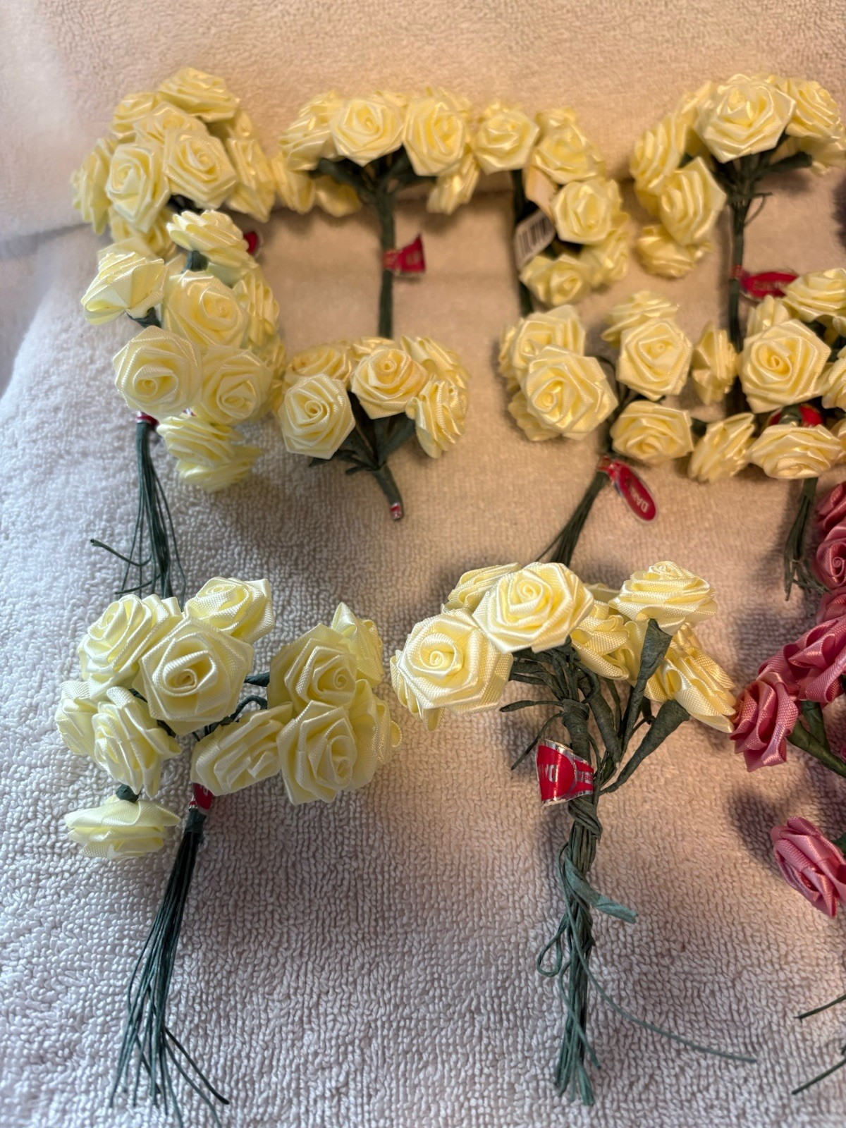 Vtg Lot Of 25 Bundles Mini Rose Artificial Poly Silk Wired Flowers