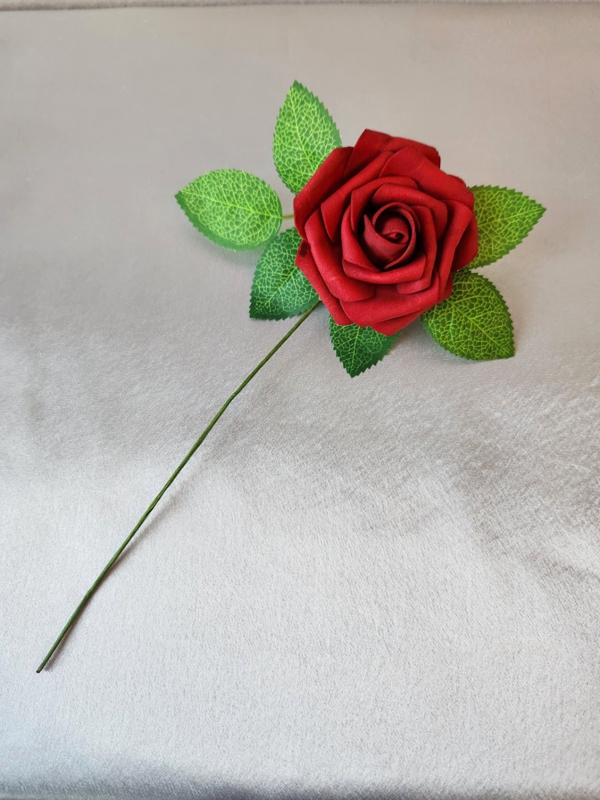 50pcs Artificial Flowers Foam Roses with Stems and 6 leaf pieces NEW
