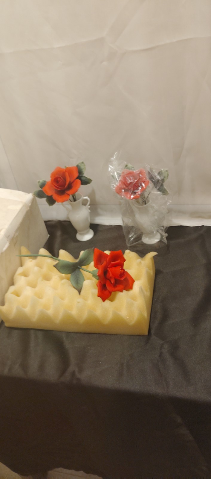 Beautiful Andrea by Sadek Hand Made & Painted Porcelain Vases 2pc & Roses 3pc