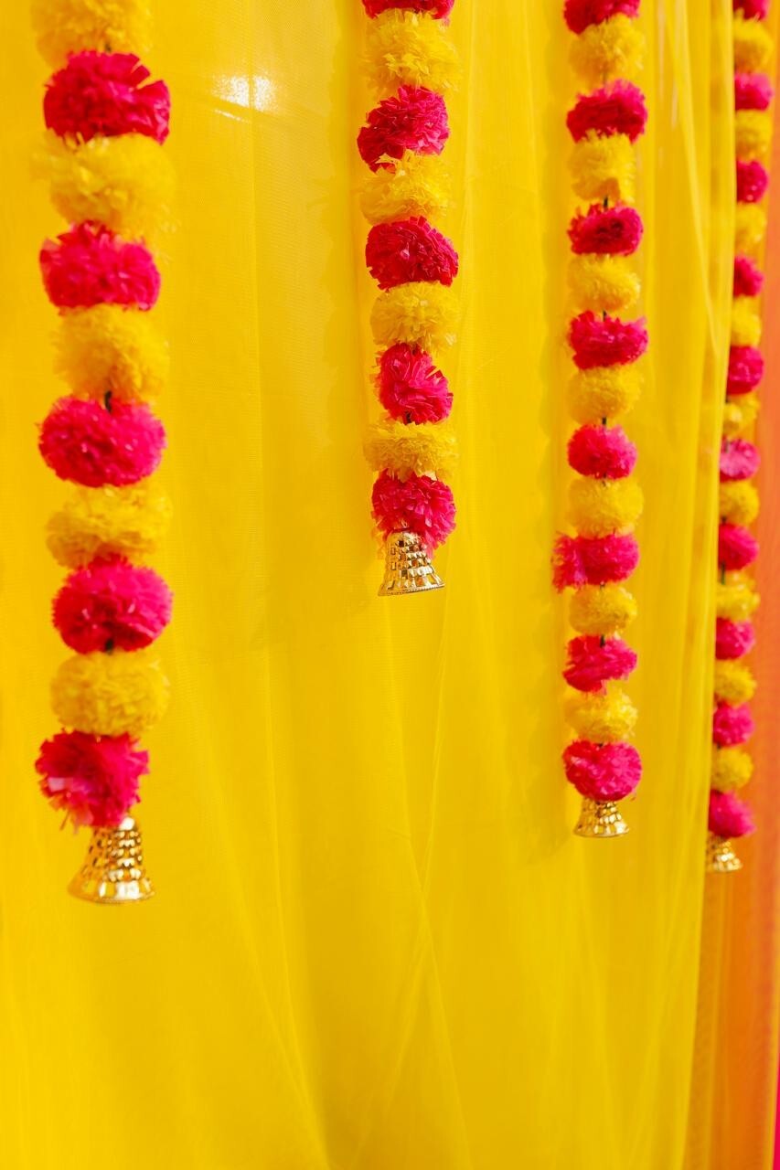 Indian Decoration Backdrop Fabric With Marigold Garlands Complet Party Backdrop