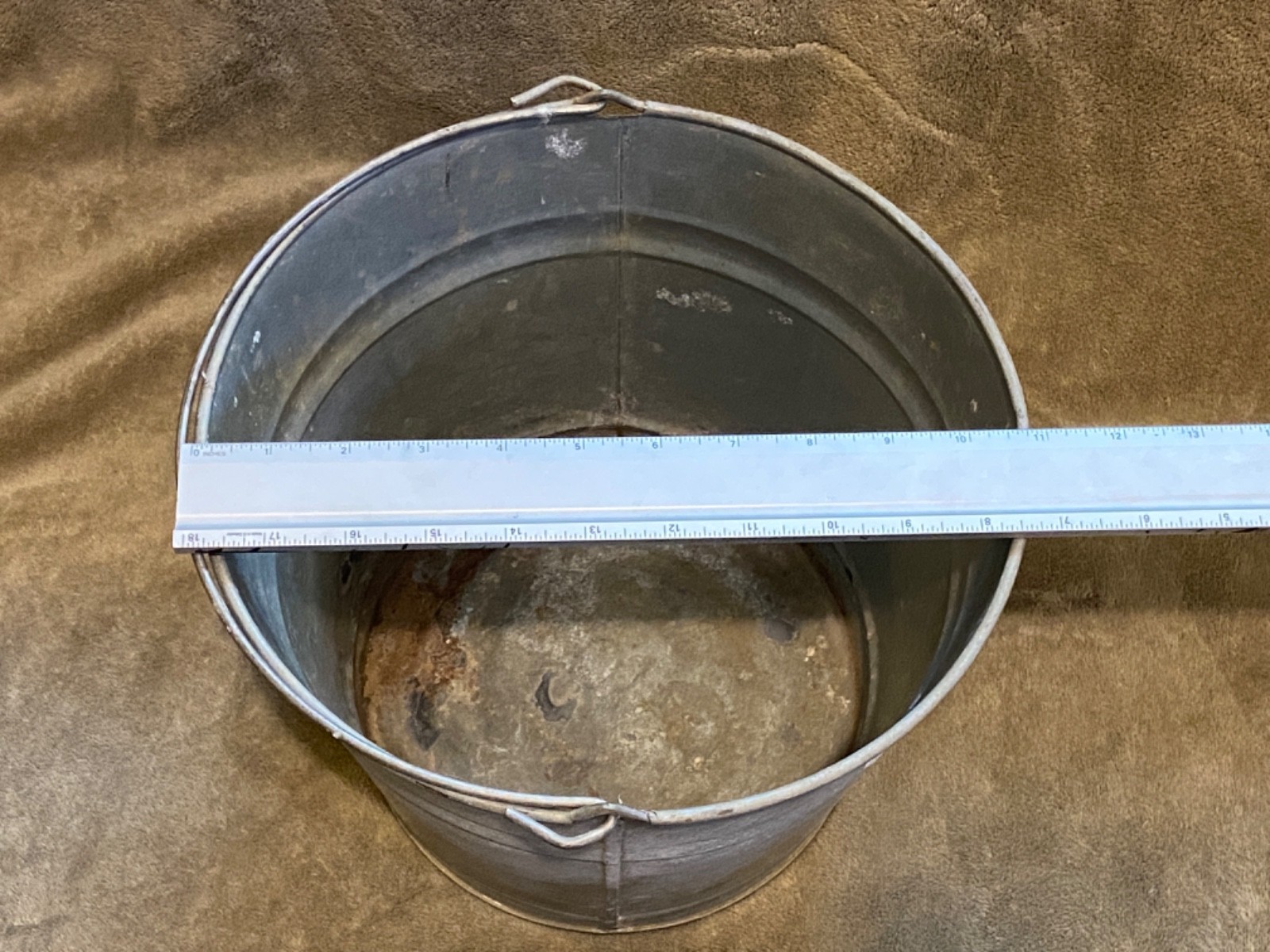 Galvanized #10 Bucket Pail Metal 9″Tall x 10.5″ Diameter / No Holes / Some Rust