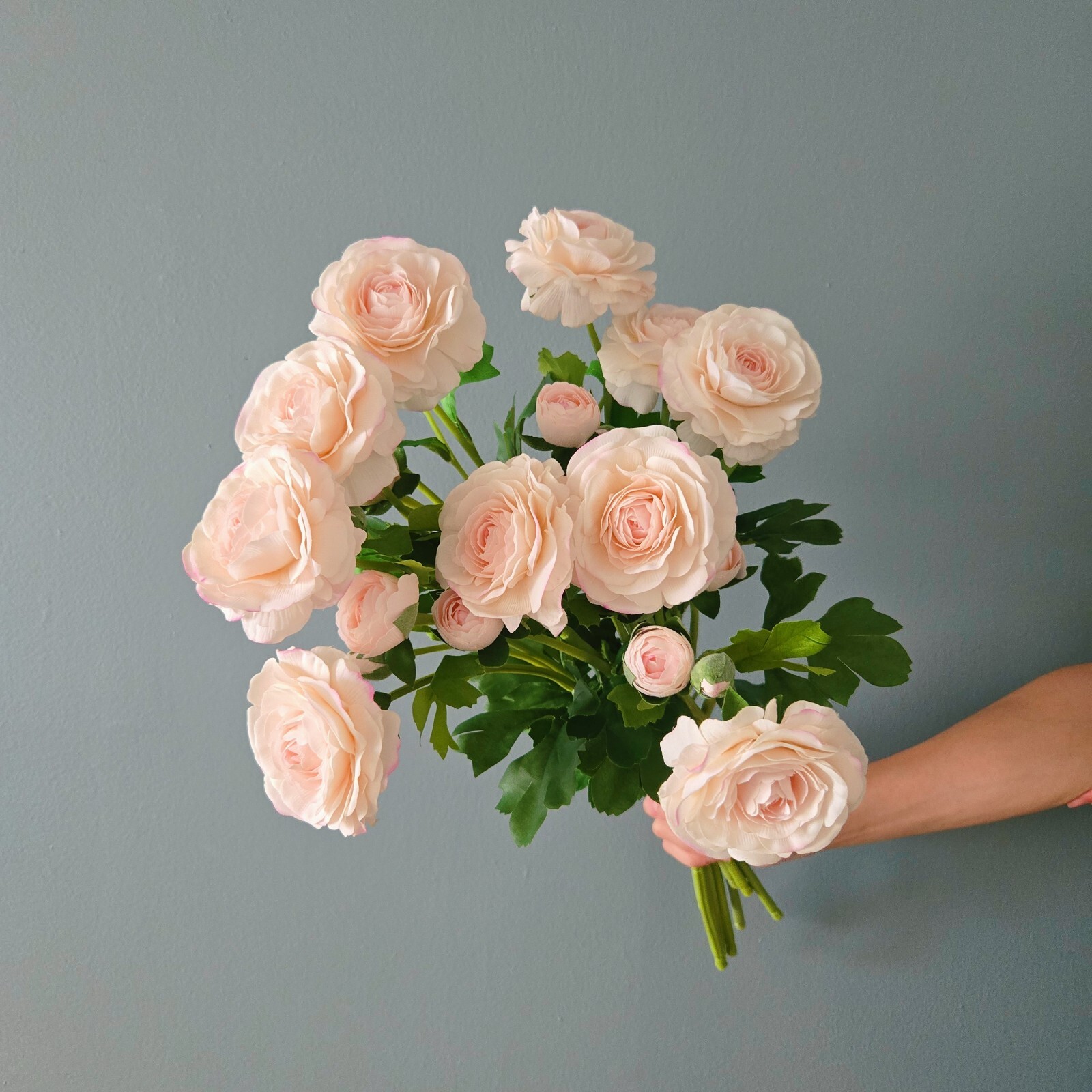 10PCS ranunculus bouquet, each featuring one open bloom and one bud.