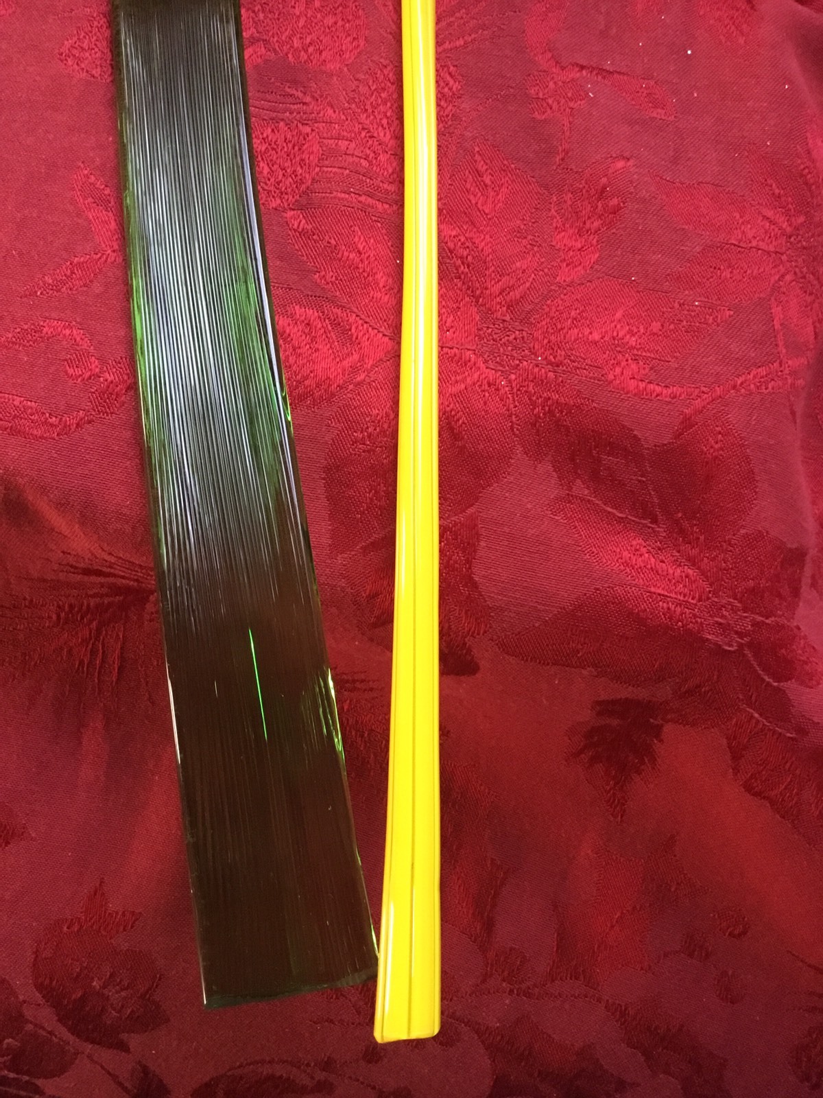 FLAWLESS Exquisite ART GLASS Pair TALL Yellow DAFFODIL & Green FERN LEAF 19″