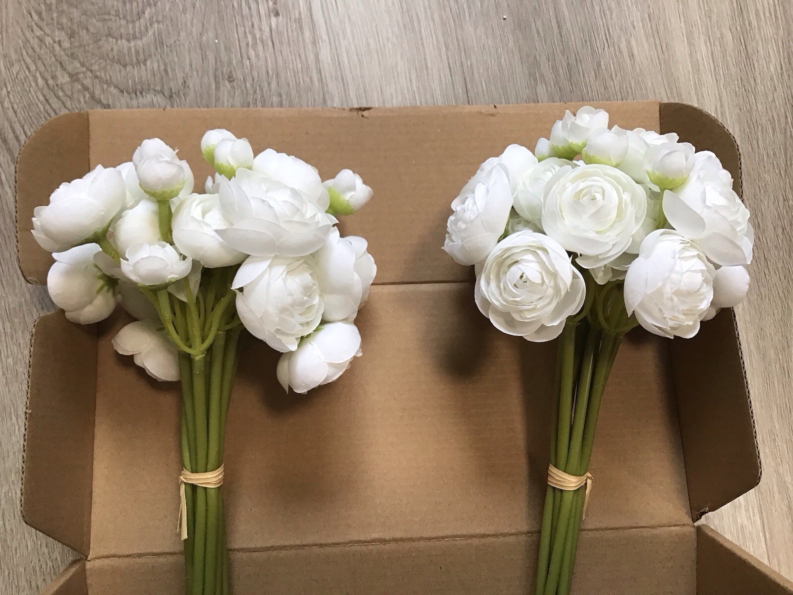NIB Ling’s Moment Faux Renuculas Flowers White 18 Stems Floral Decor Bridal