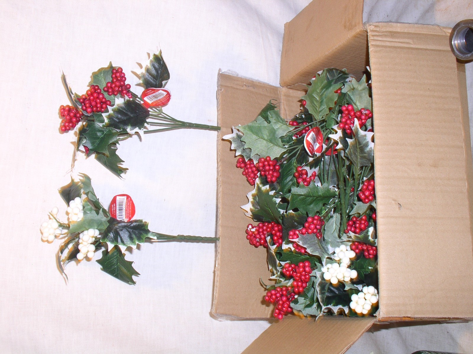 12 RED + 12 WHITE NEW ASHLAND CHRISTMAS HOLLY BERRY BUSH SPRIG SILK FLOWER BUNCH