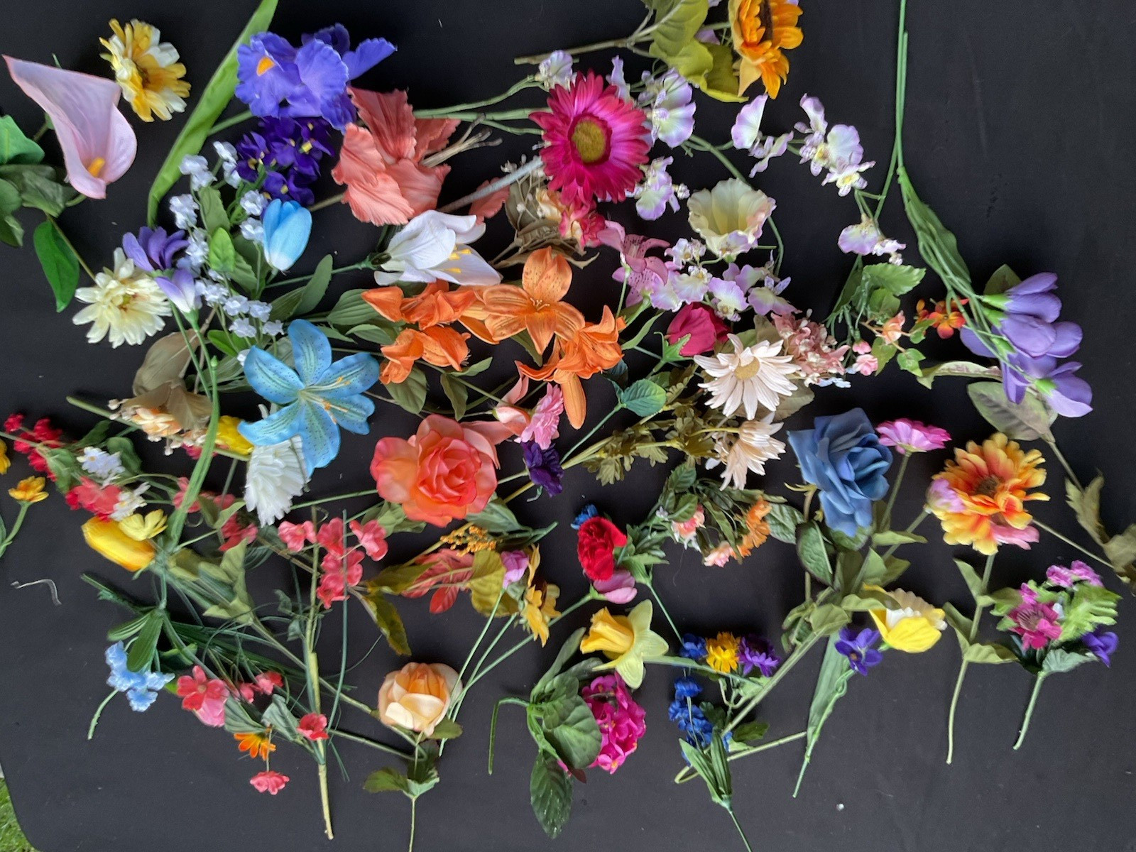 Artificial Flowers Lot Mixed Assorted Variety For Decor Crafts New/Used – 4 oz.