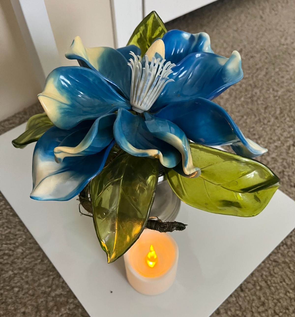 💙VTG LUCITE HAND‑CRAFTED • MAGNOLIA SCULPTURE • BLUE PETALS, GREEN LEAVES 10×9″