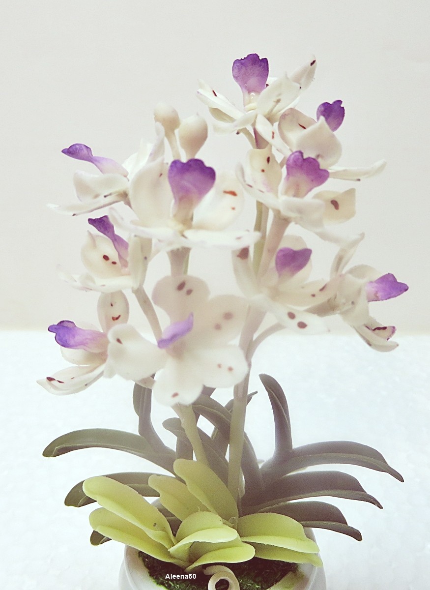 US Stock 4″H Air-Dry-Clay Handmade Miniature Rhyncho Orchid Arrangement in Pot.
