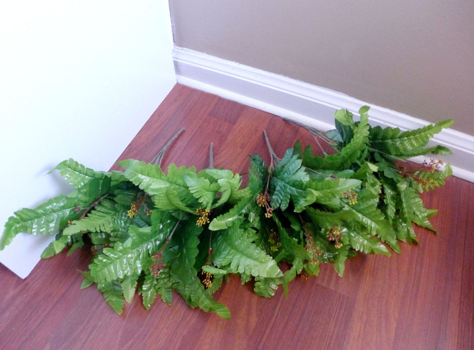 Artificial Blooming Boston Fern Bush Silk Fern Leaf Plants Grass (set of 4)