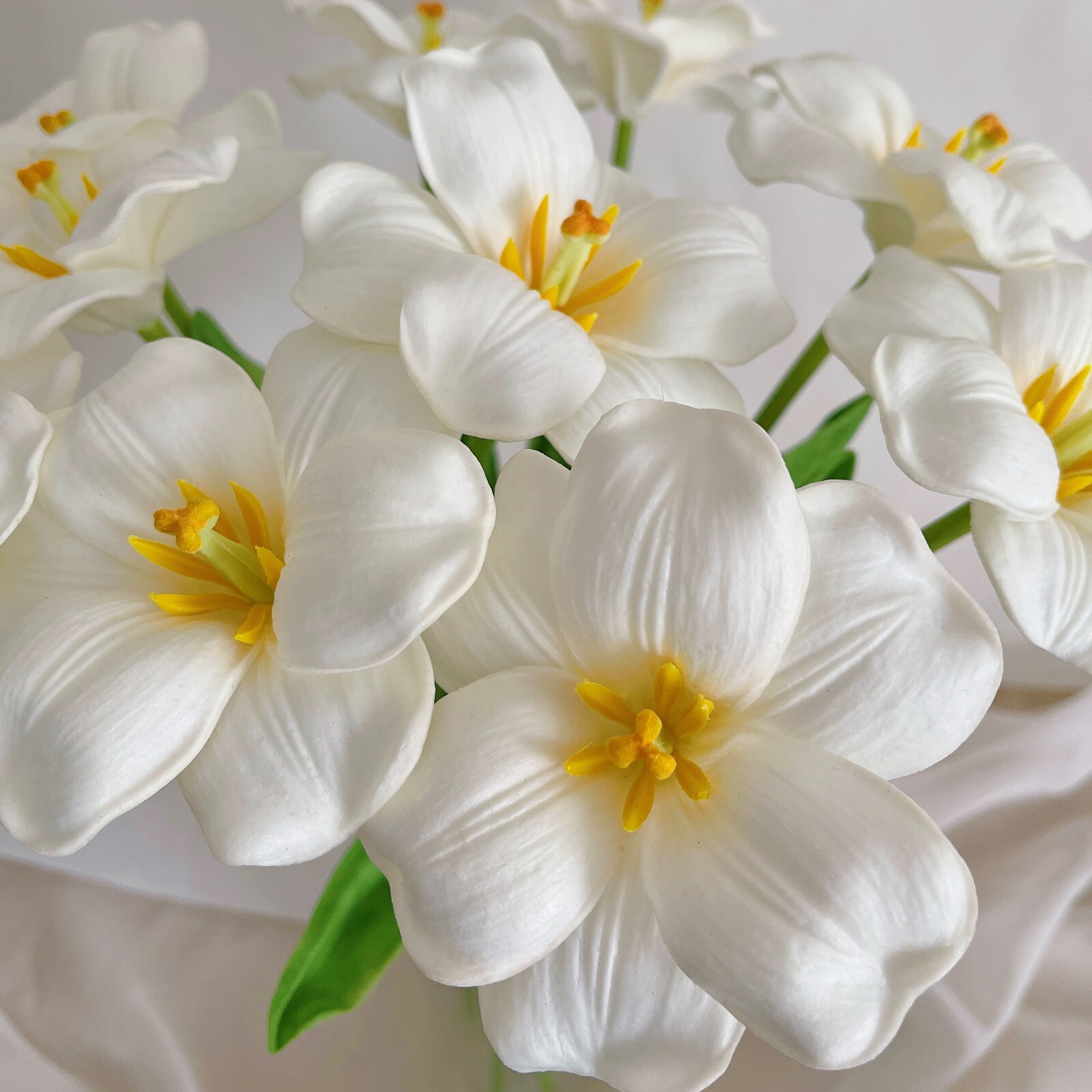 6PCS artificial fully bloomed tulips in pink, purple, and white for home décor.