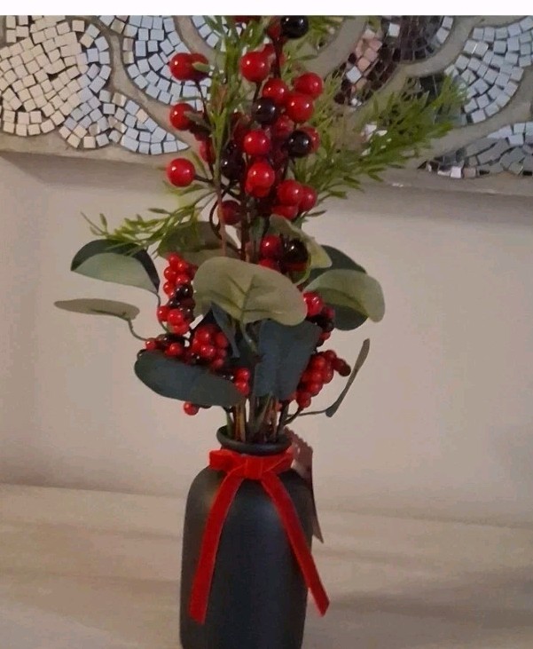 NWT Ashland Berry & Greenery In Black Ceramic Vase Arrangement!