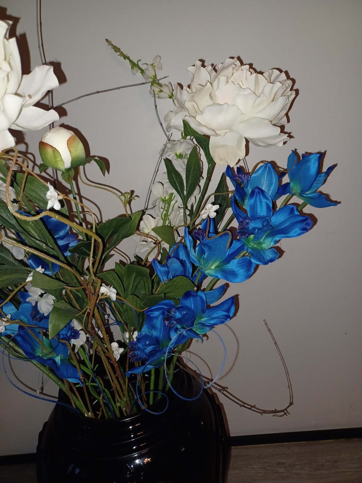 New Large Artificial Flower Arrangement In Vintage Anchor Hocking Glass Vase