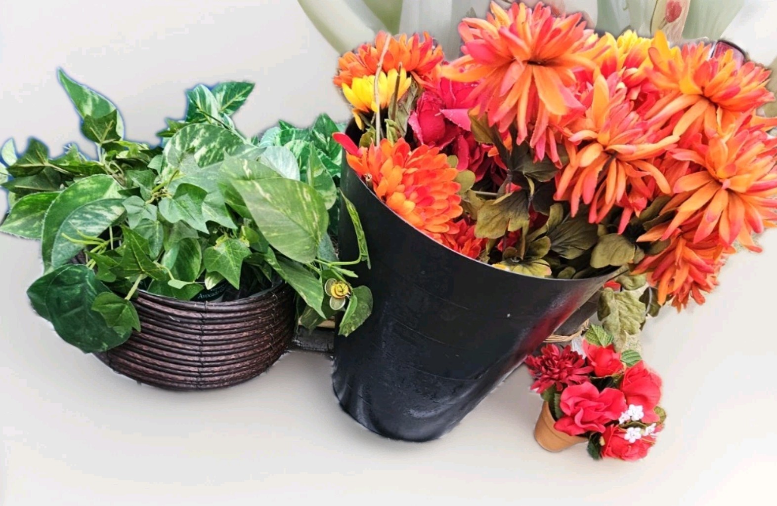 Artificial Flowers Lot Of 30+ Pieces WITH BASKETS