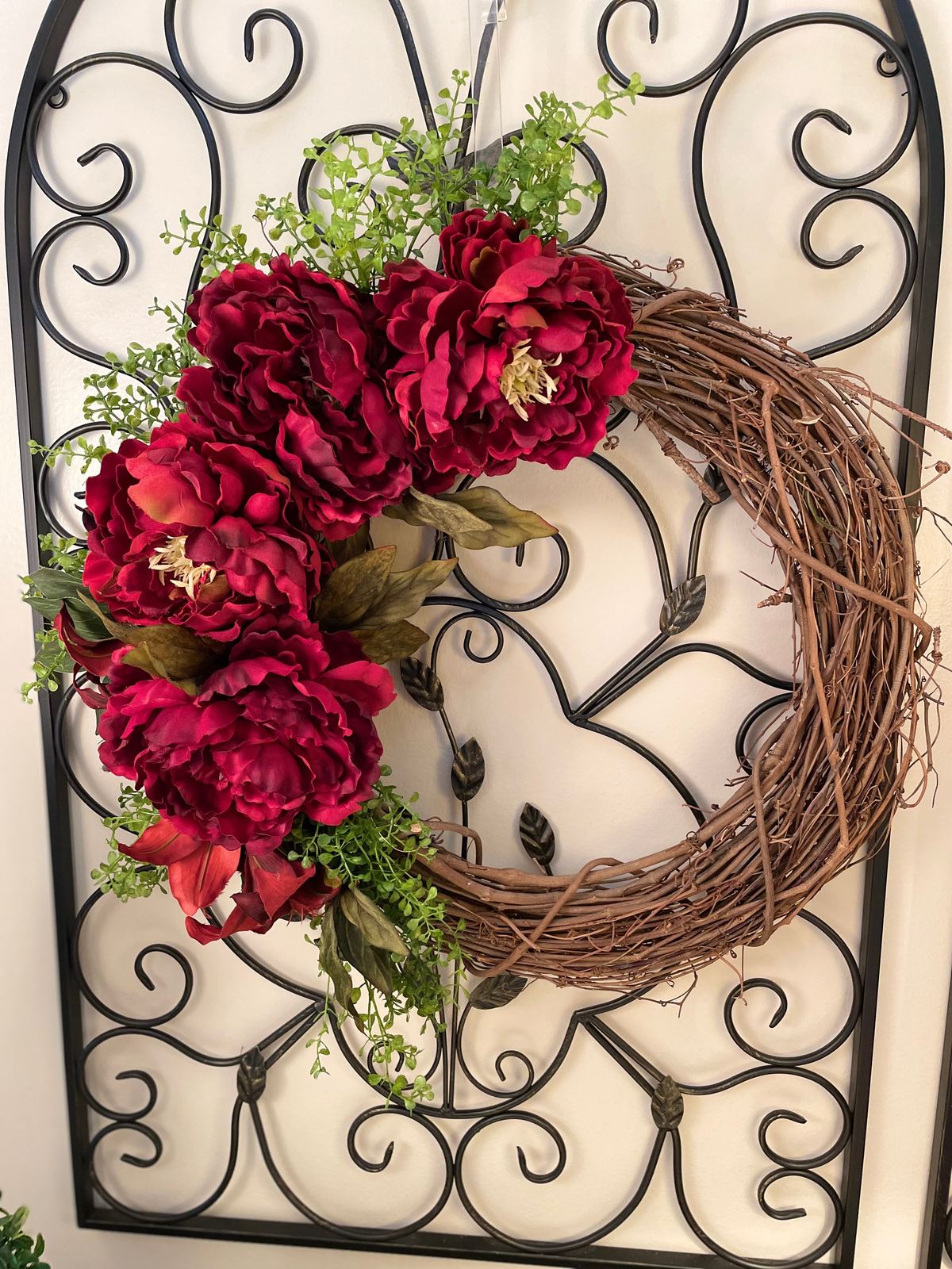 WREATH OBSESSION IN CRIMSON BEAUTY