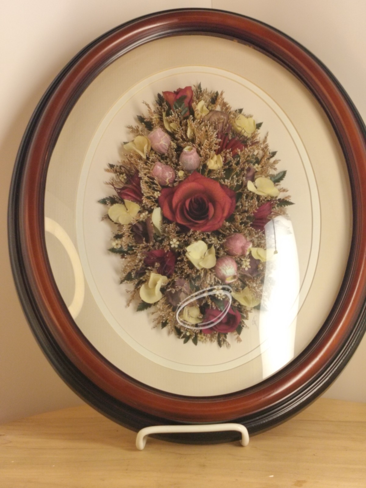 VTG FLORAL PERSERVATION ARTWORK OVAL CONVES FRAME ROSE BOUQUET 16″ L X14″ W