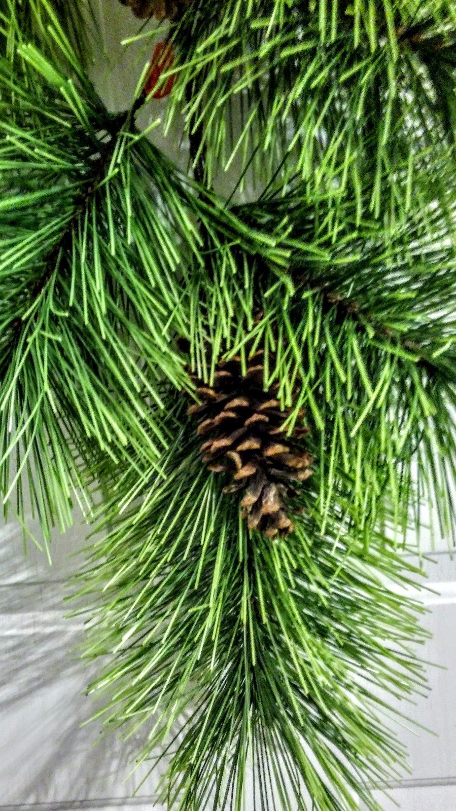 NWT Teardrop of Artificial Pine & Genuine Pine Cones for Door or Wall, 34″ Tall