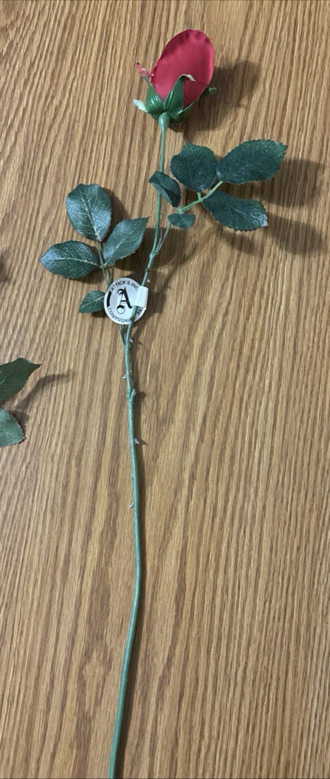 4 SILK REALISTIC RED ROSEBUDS ON STEM Valentines Day