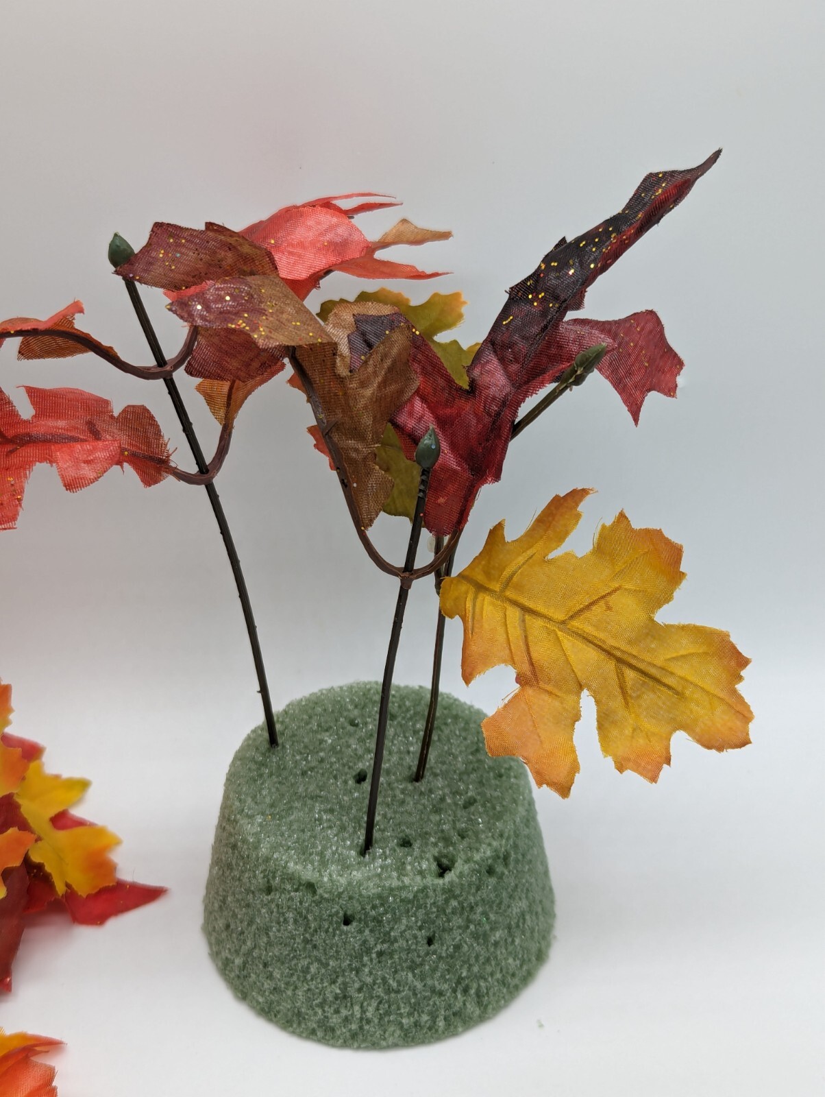 Thanksgiving Display Pcs Maple & Oak Leaves Bunches Stems Plastic Covered Wire