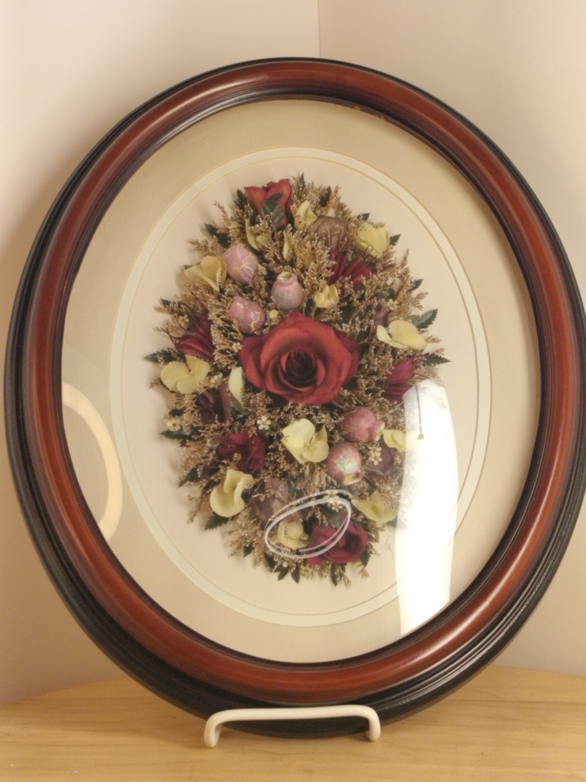 VTG FLORAL PERSERVATION ARTWORK OVAL CONVES FRAME ROSE BOUQUET 16″ L X14″ W