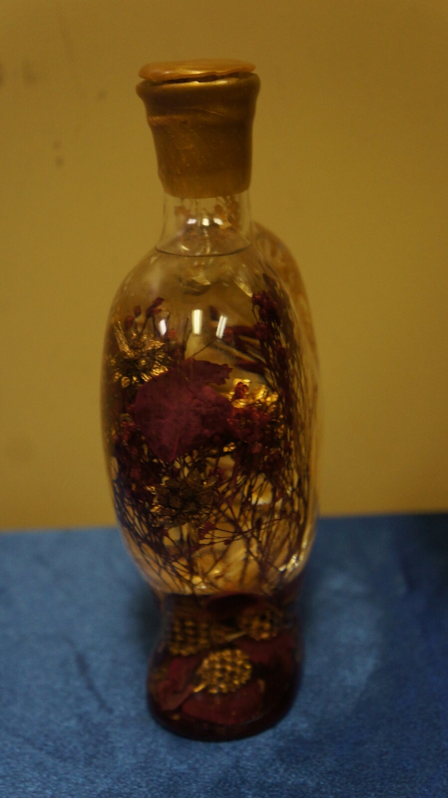 HEART SHAPED FLORAL DISPLAY W WATER W LID 8″ TALL GLASS