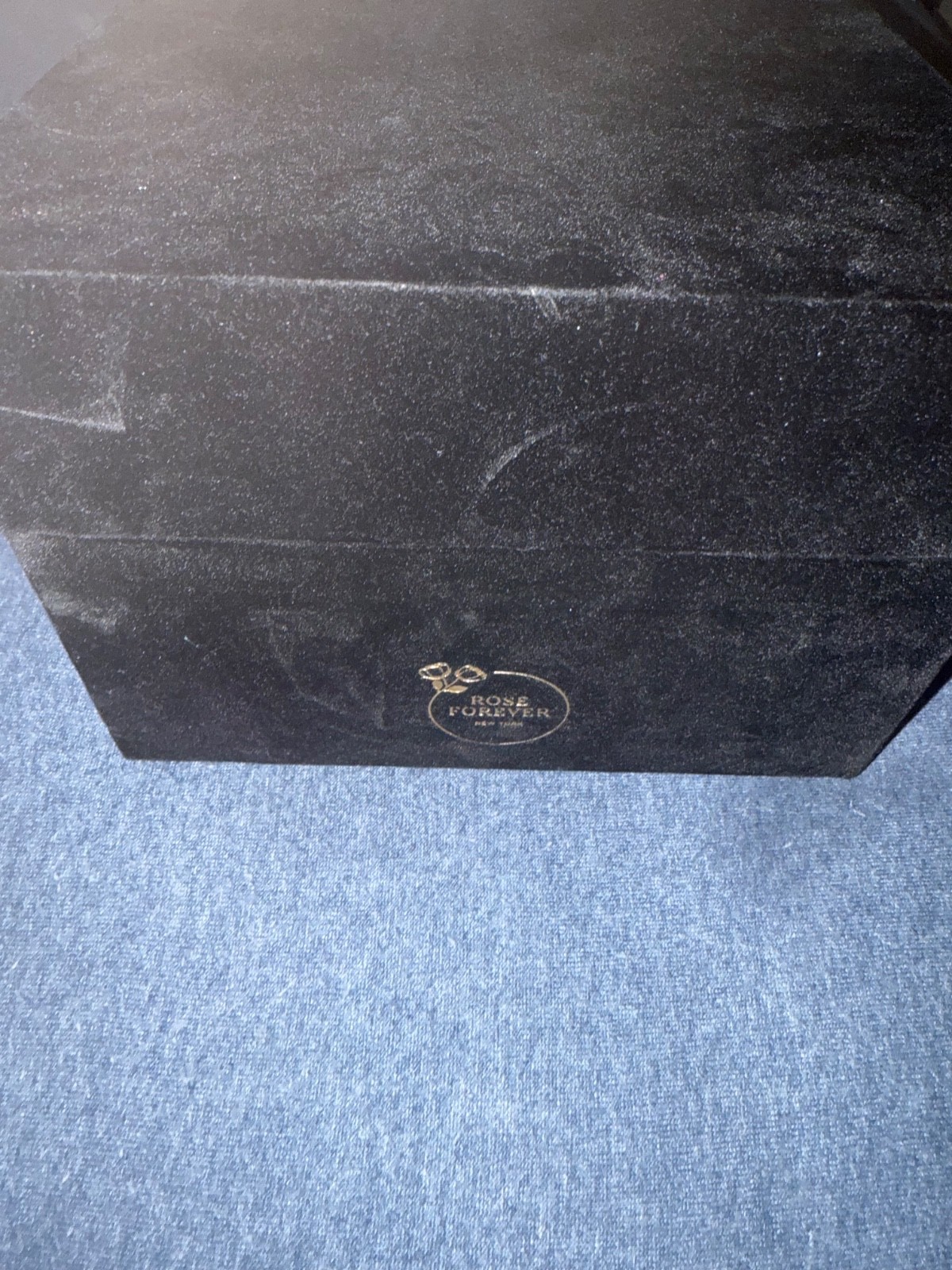 forever roses pink color black box perfect for present