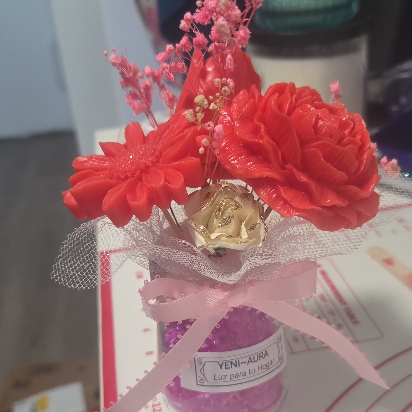 YENI-AURA Candle Flower Arrangement Centerpiece Roses Gerbera Pink Red Gold