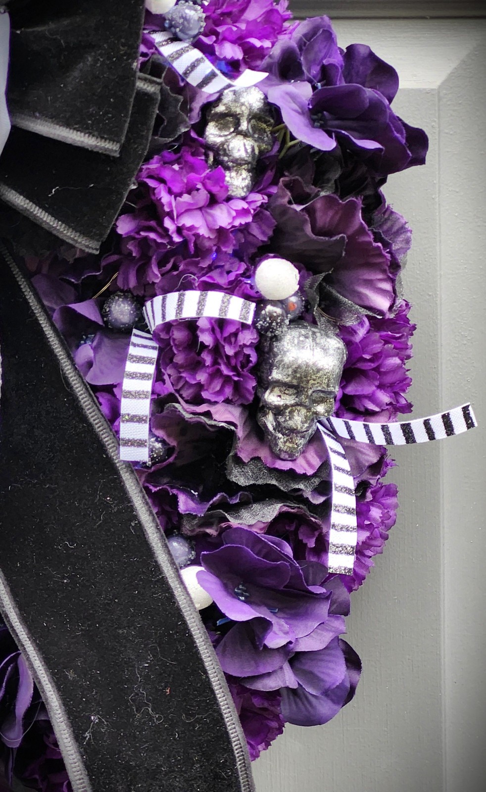 GOTHIC SKULL WREATH Black White Striped Bow – Front-Door Decor – One of a kind
