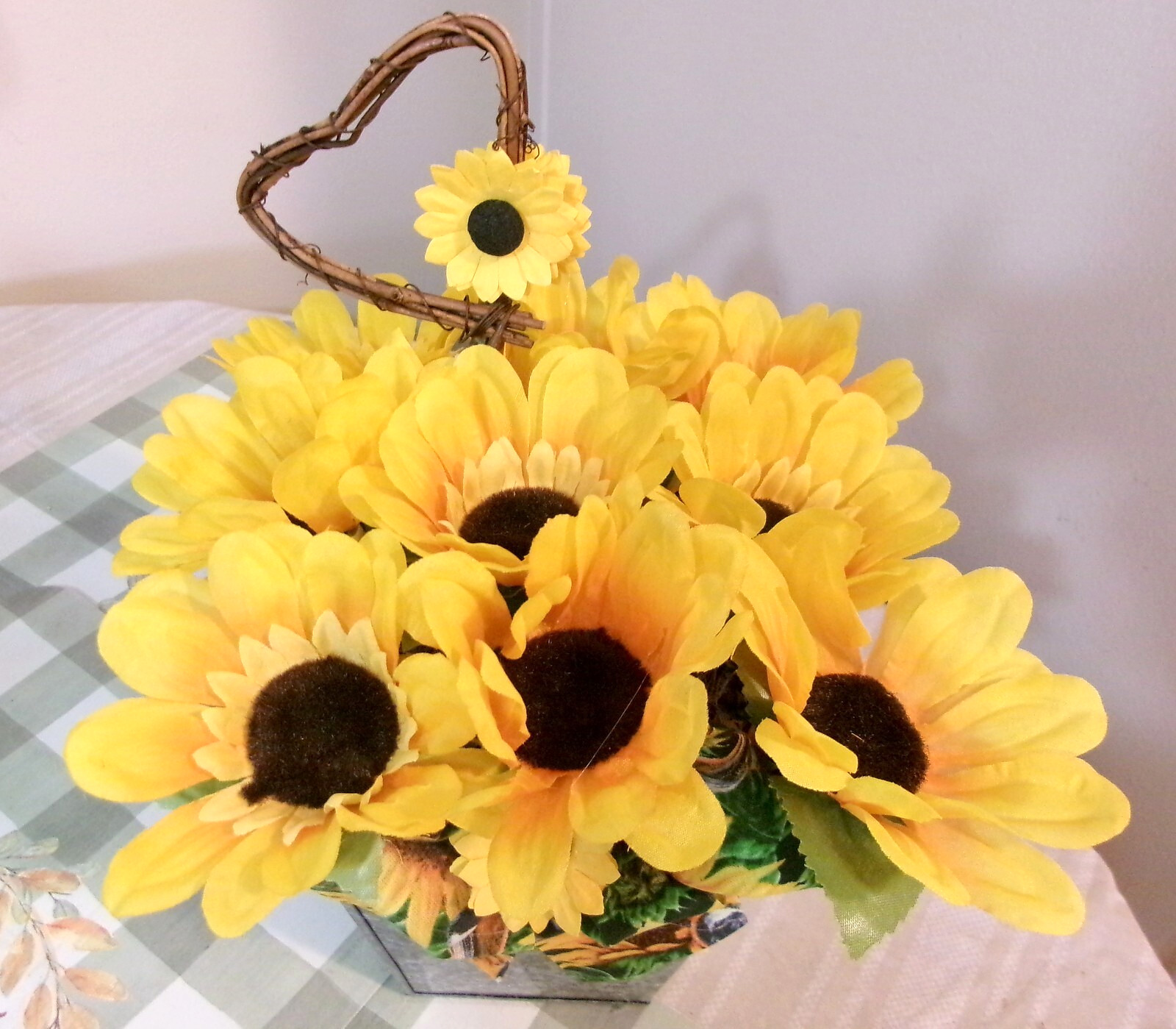 Sunflower Arrangement Centerpiece Country Decoration Heart Floral Accent New USA