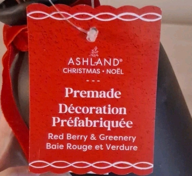 NWT Ashland Berry & Greenery In Black Ceramic Vase Arrangement!