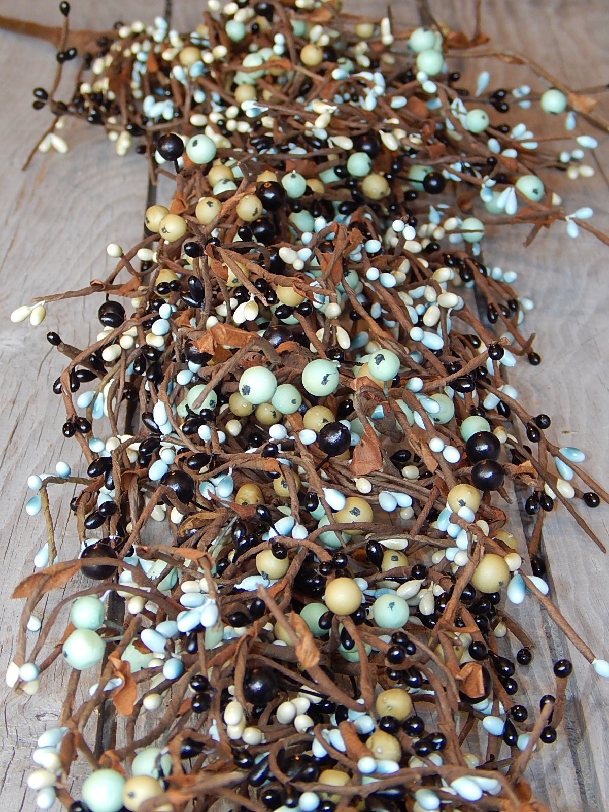 NEW Primitive Pip Berry MIXED Garland LT BLUE BLACK PRIM CREAM 53″