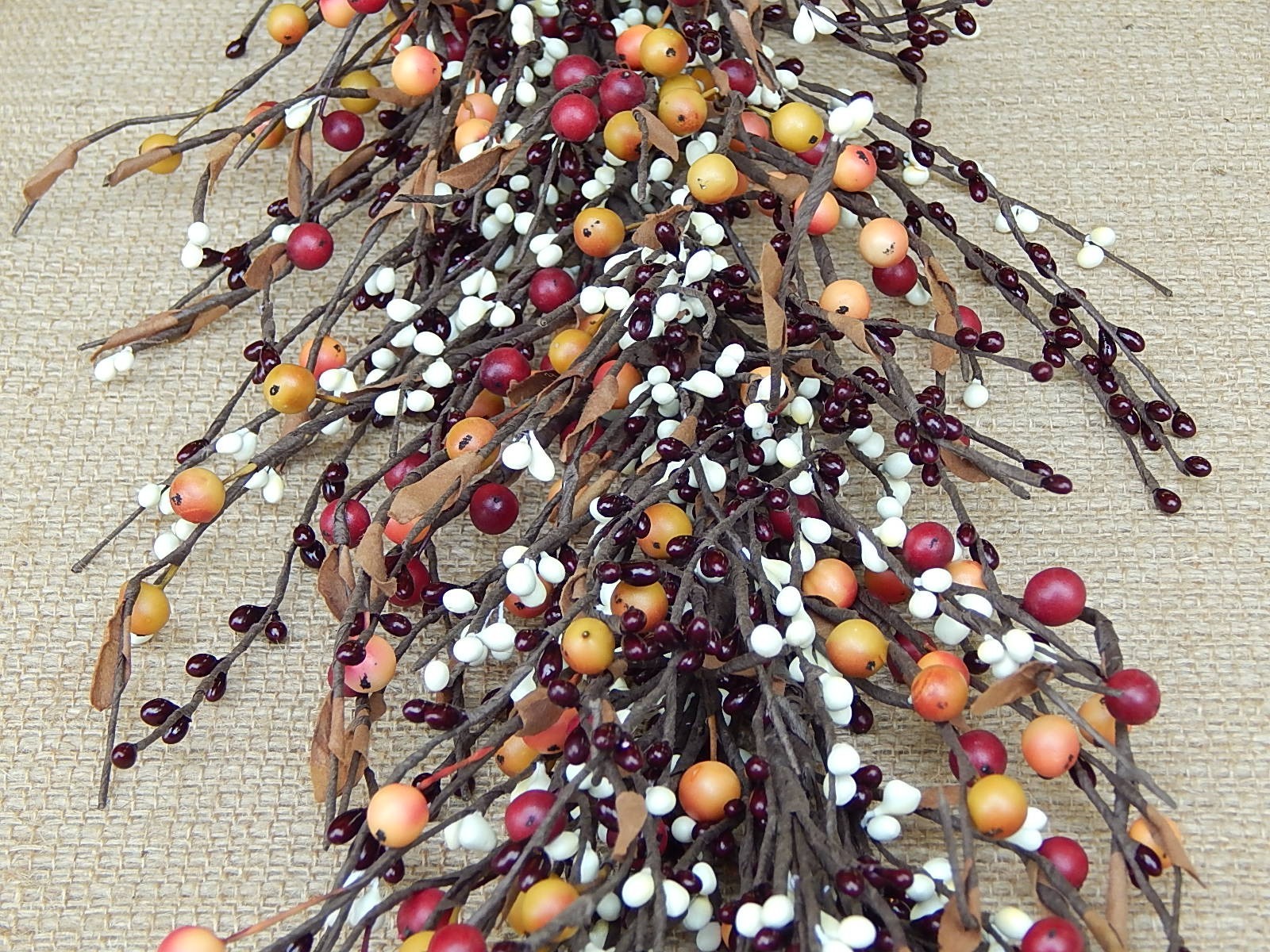 Rustic Berry Garland – Mixed Berries in BURGUNDY ROSEHIP MIX 53″ – NEW
