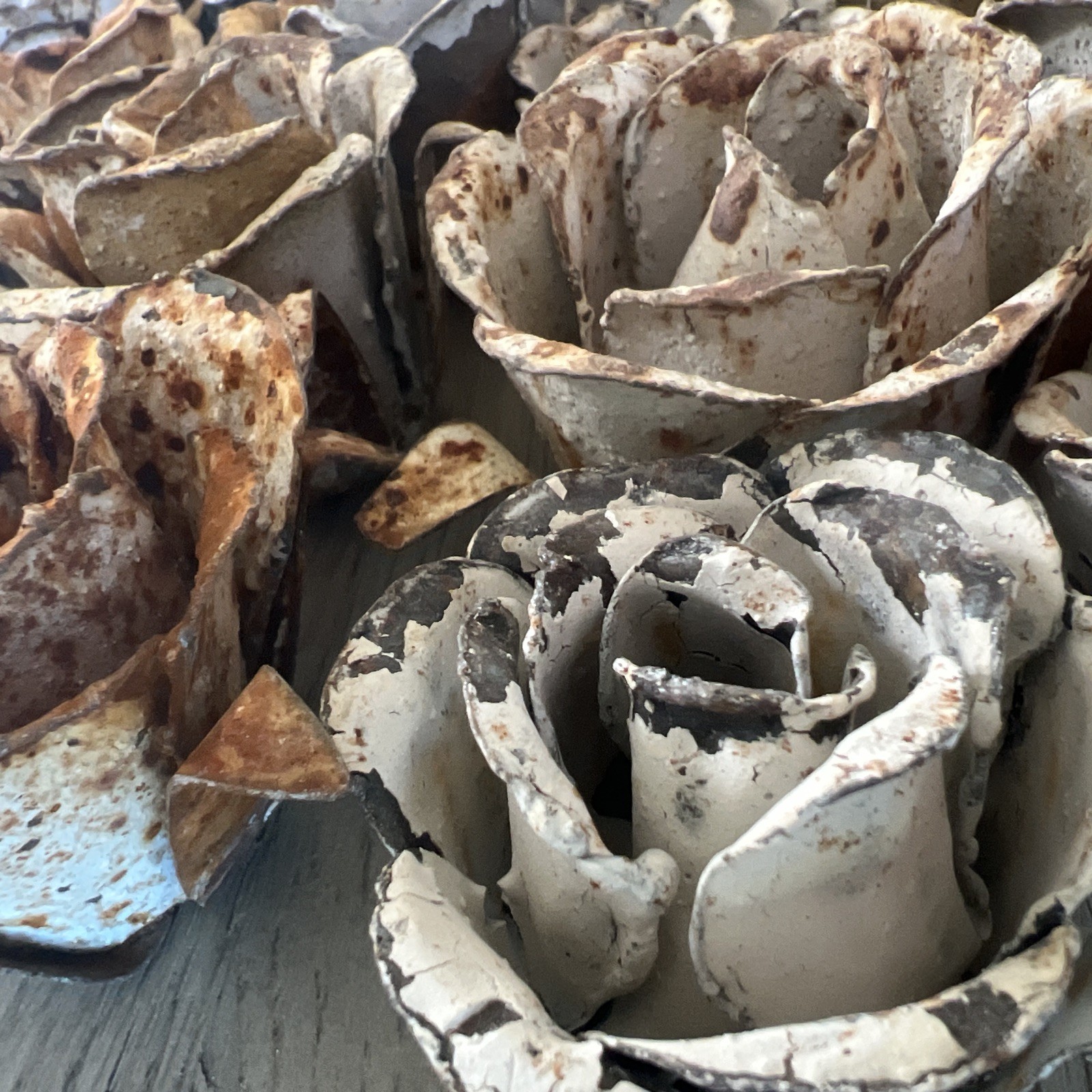 Vintage Style Metal Roses – LOT 33 total Flowers